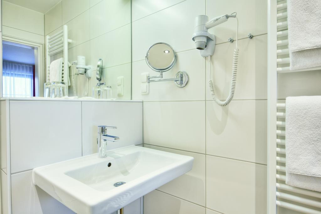 Stroebinger Hof - Therme Wellness Resort Bad Endorf Eksteriør bilde
